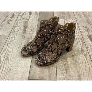 Fergalicious snakeskin ankle boots/booties size 7 1/2